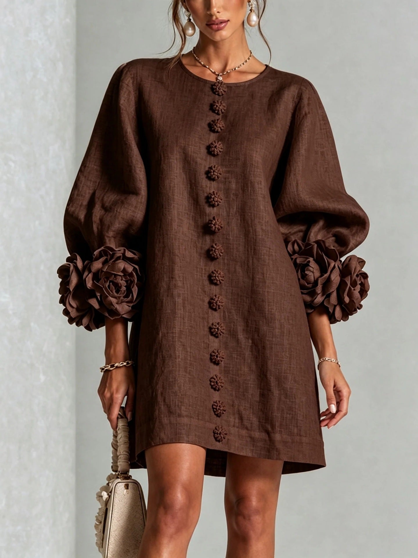 Vestido floral con mangas farol y cuello redondo
