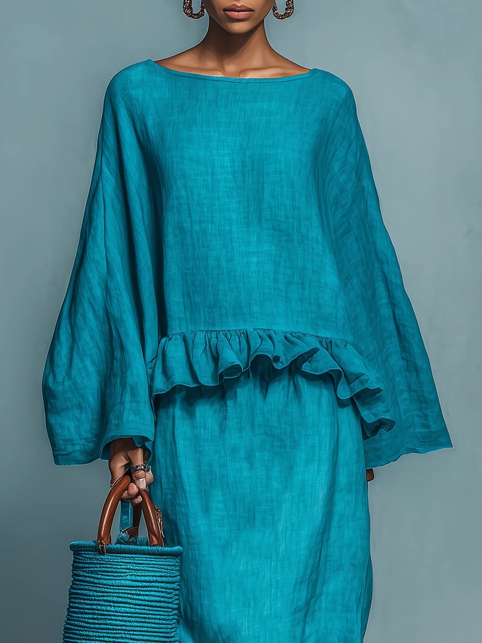 Conjunto Azul de Blusa con Volantes y Falda Recta