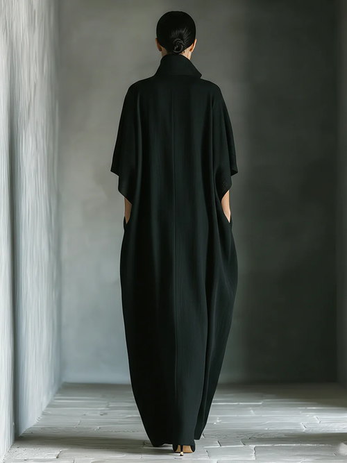 Alessandra • Vestido largo negro oversize minimalista con mangas kimono