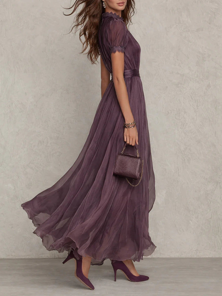 Flavia • Vestido largo violeta con escote de gota y borde de encaje en chiffon