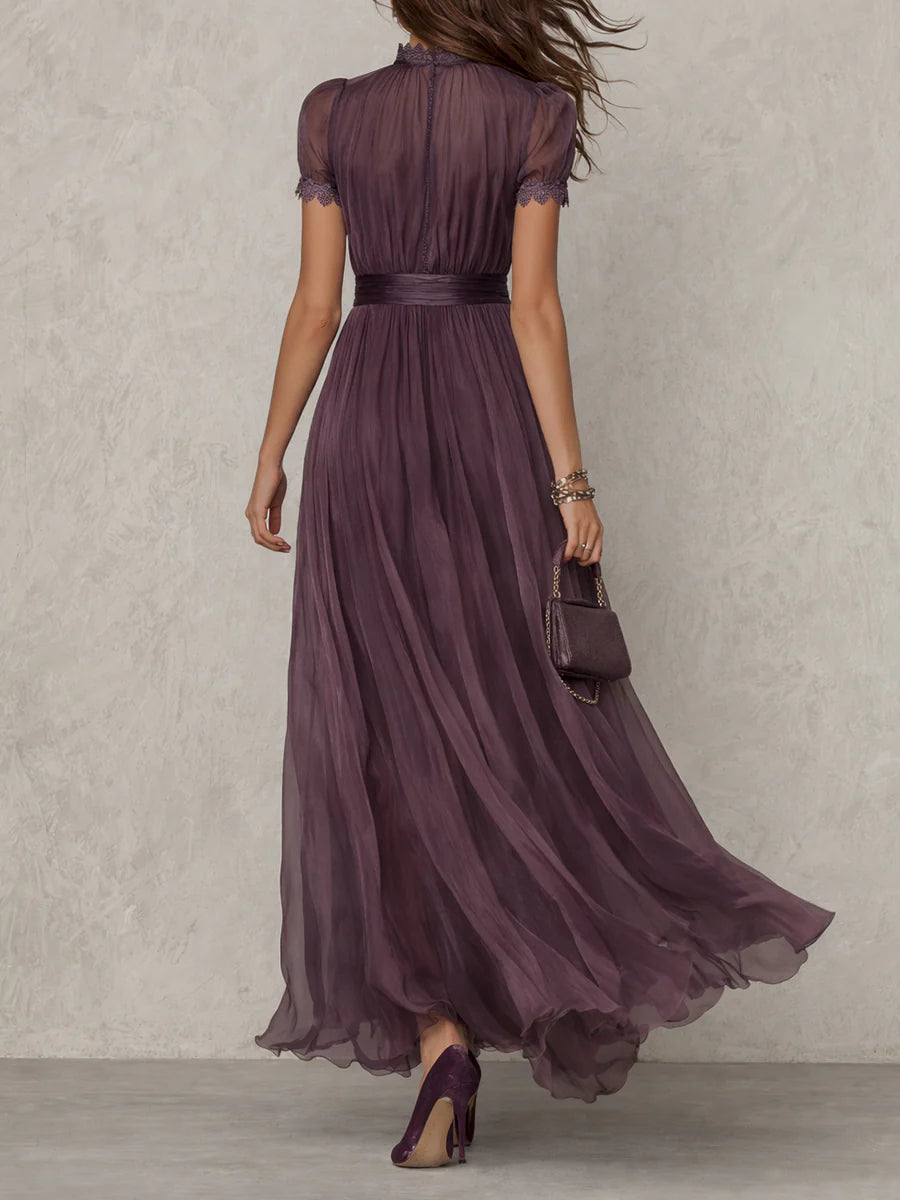 Flavia • Vestido largo violeta con escote de gota y borde de encaje en chiffon