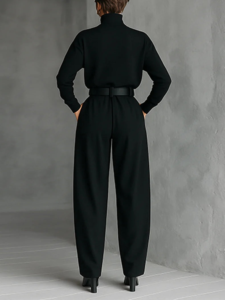 Conjunto Negro de Dos Piezas con Camiseta Cuello Alto de Manga Larga y Pantalones Rectos (Incluye cinturón)