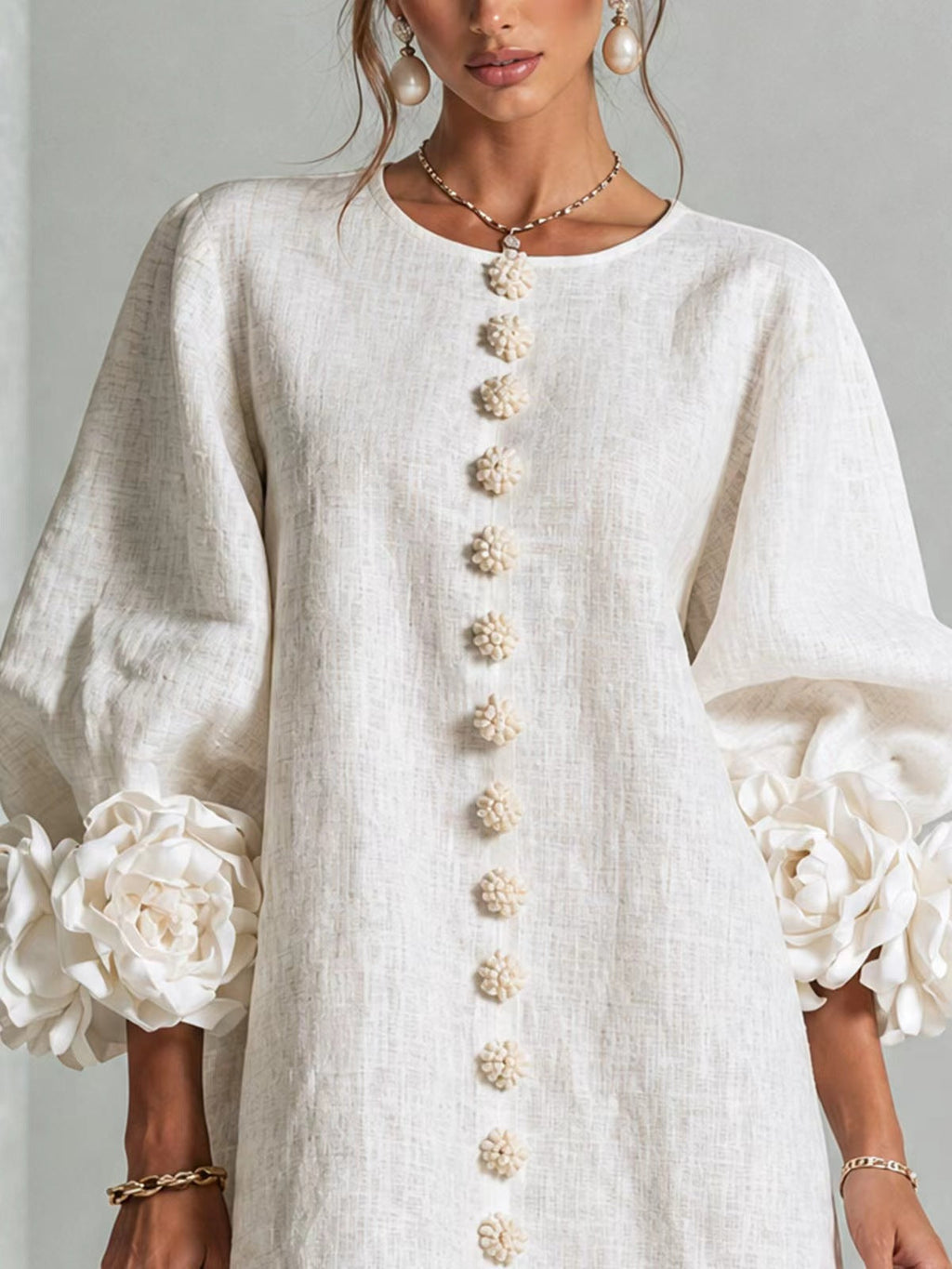 Vestido floral con mangas farol y cuello redondo