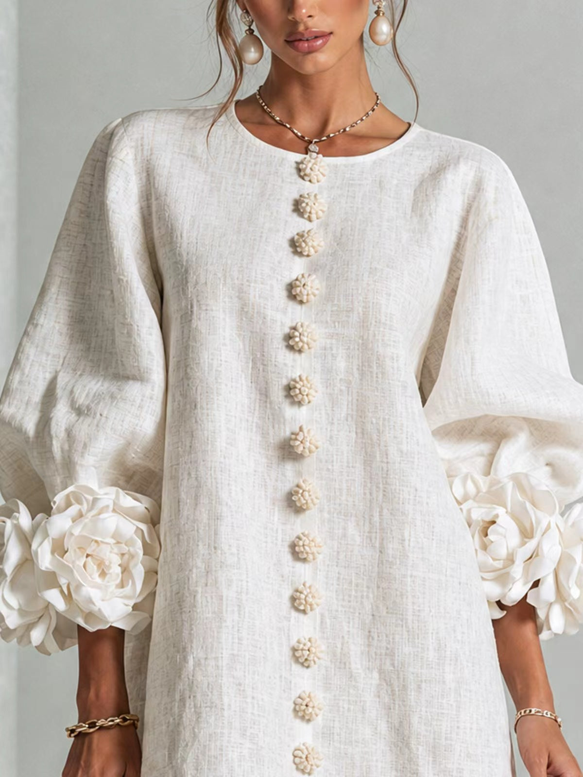 Vestido floral con mangas farol y cuello redondo